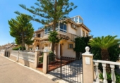 Chalet independiente con terreno en venta en la España, Orihuela, ref: TR416631 foto