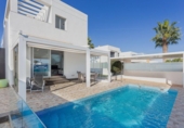 Chalet independiente con terreno en venta en la España, Orihuela, ref: TR413746 foto