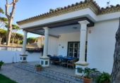 Chalet independiente con terreno en venta en la España, Chiclana de la Frontera, ref: TR287691 foto