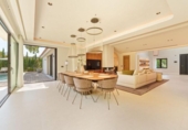 Chalet independiente con terreno en venta en la España, Marbella, ref: TR333685 foto
