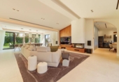 Chalet independiente con terreno en venta en la España, Marbella, ref: TR333685 foto