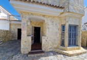 Дом с участком на продажу в городе Chiclana de la Frontera. Фото