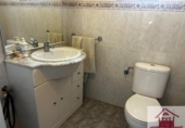 Отдельно стоящий дом с участком на продажу в городе Villamarchante. Фото