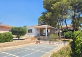 Chalet independiente con terreno en venta en la España, Canyelles, ref: TR416928 foto