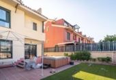 Casa de pueblo en venta en la España, Estepona, ref: TR333746 foto