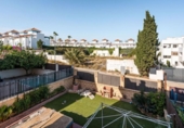 Casa de pueblo en venta en la España, Estepona, ref: TR333746 foto