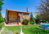 Chalet independiente con terreno en venta en la Paseo de los Olmos, Zarzuela del Monte, ref: TR417036 foto