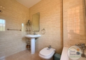 Chalet independiente con terreno en venta en la España, Viana de Cega, ref: TR417082 foto