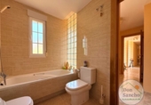 Chalet independiente con terreno en venta en la España, Viana de Cega, ref: TR417082 foto