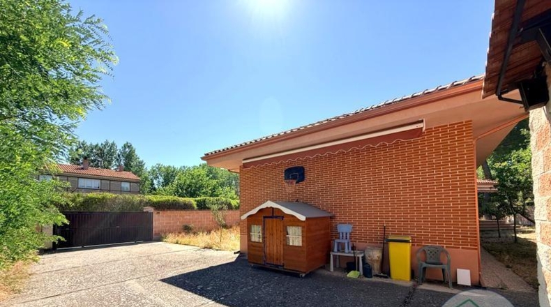 Вальядолид - Viana de Cega - 955m2