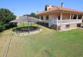 Chalet independiente con terreno en venta en la España, Badajoz, ref: TR417086 foto