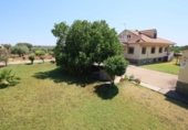 Chalet independiente con terreno en venta en la España, Badajoz, ref: TR417086 foto