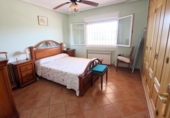 Chalet independiente con terreno en venta en la España, Badajoz, ref: TR417086 foto