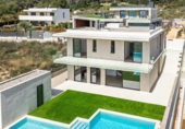 Отдельно стоящий дом с участком на продажу в городе Sitges Фото