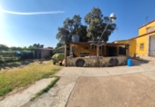 Chalet independiente con terreno en venta en Badajoz ref: TR417102 foto