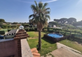 Chalet independiente con terreno en venta en Badajoz ref: TR417102 foto