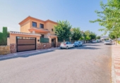 Chalet independiente con terreno en venta en la España, Dílar, ref: TR417253 foto