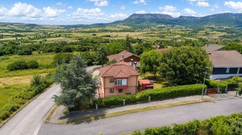 Бургос - Maltranilla - 840m2