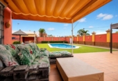 Chalet independiente con terreno en venta en la España, Chipiona, ref: TR417395 foto