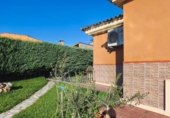 Chalet independiente con terreno en venta en la España, Badajoz, ref: TR417419 foto