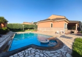Chalet independiente con terreno en venta en la España, Badajoz, ref: TR417419 foto