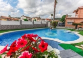 Chalet independiente con terreno en venta en la España, Roda de Berà, ref: TR375449 foto