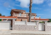 Chalet independiente con terreno en venta en la España, Roda de Berà, ref: TR375449 foto