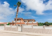 Chalet independiente con terreno en venta en la España, Roda de Berà, ref: TR375449 foto