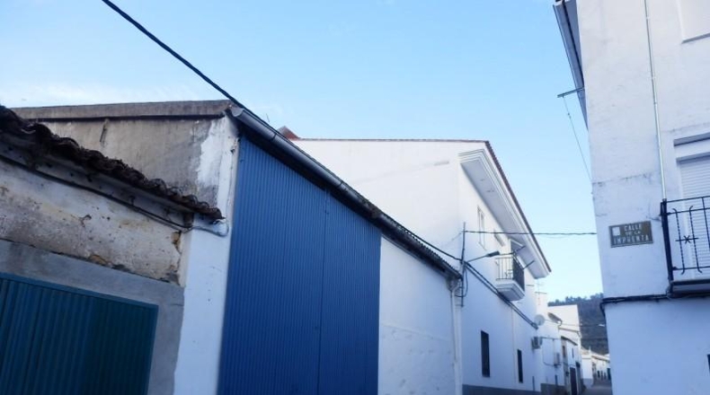 Caceres - Serradilla - 676m2