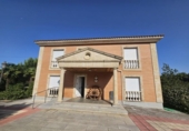 Chalet independiente con terreno en venta en la España, Santa Marta de Tormes, ref: TR417622 foto
