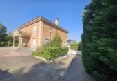 Chalet independiente con terreno en venta en la España, Santa Marta de Tormes, ref: TR417622 foto