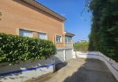 Chalet independiente con terreno en venta en la España, Santa Marta de Tormes, ref: TR417622 foto