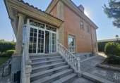 Chalet independiente con terreno en venta en la España, Santa Marta de Tormes, ref: TR417622 foto