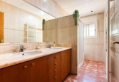 Chalet independiente con terreno en venta en la España, Vallirana, ref: TR417633 foto