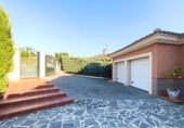 Chalet independiente con terreno en venta en la España, Badajoz, ref: TR417634 foto