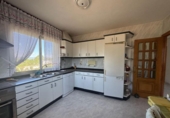 Chalet independiente con terreno en venta en la España, Ponferrada, ref: TR414117 foto