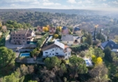 Городская земля под застройку на продажу у города Torrelodones Фото