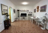 Отдельно стоящий дом с участком на продажу в городе Alhama de Murcia Фото