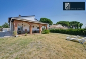 Chalet independiente con terreno en venta en la España, Caldes de Malavella, ref: TR417711 foto
