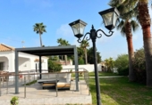 Отдельно стоящий дом с участком на продажу в городе Chiclana de la Frontera Фото