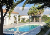 Отдельно стоящий дом с участком на продажу в городе Chiclana de la Frontera Фото