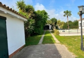 Отдельно стоящий дом с участком на продажу в городе Chiclana de la Frontera Фото