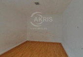 Отдельно стоящий дом с участком на продажу в городе Бадалона. Фото