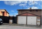 Отдельно стоящий дом с участком на продажу в городе Arcos de la Llana. Фото