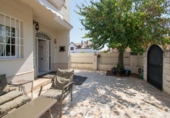 Chalet adosado con terreno en venta en Espartinas ref: TR416730 foto