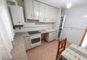 Отдельно стоящий дом с участком на продажу в городе Куэнка. Фото