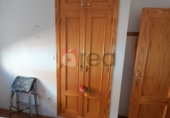Отдельно стоящий дом с участком на продажу в городе Куэнка. Фото