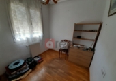 Отдельно стоящий дом с участком на продажу в городе Куэнка. Фото