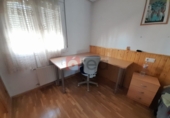 Отдельно стоящий дом с участком на продажу в городе Куэнка. Фото