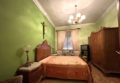 Дом с участком на продажу в городе Вальдепеньяс. Фото
